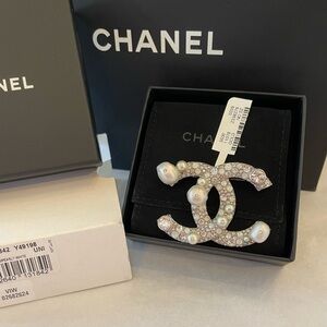 CHANEL Pearl and Crystal CC Brooch
